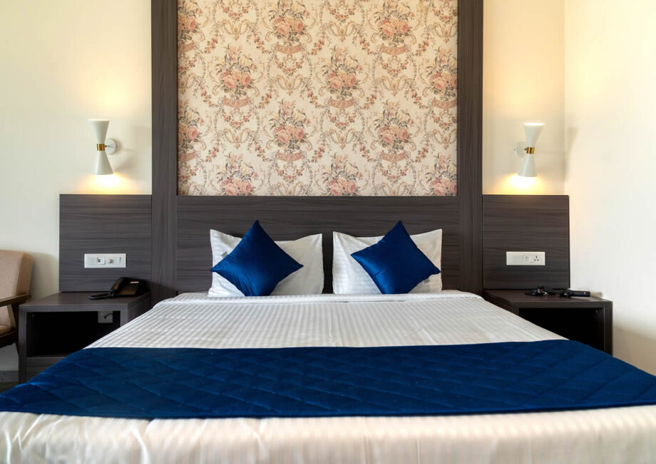 Lake Facing Suite Room With Balcony